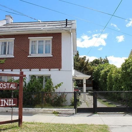Hostal Y Cabanas Ainil Punta Arenas Exterior photo