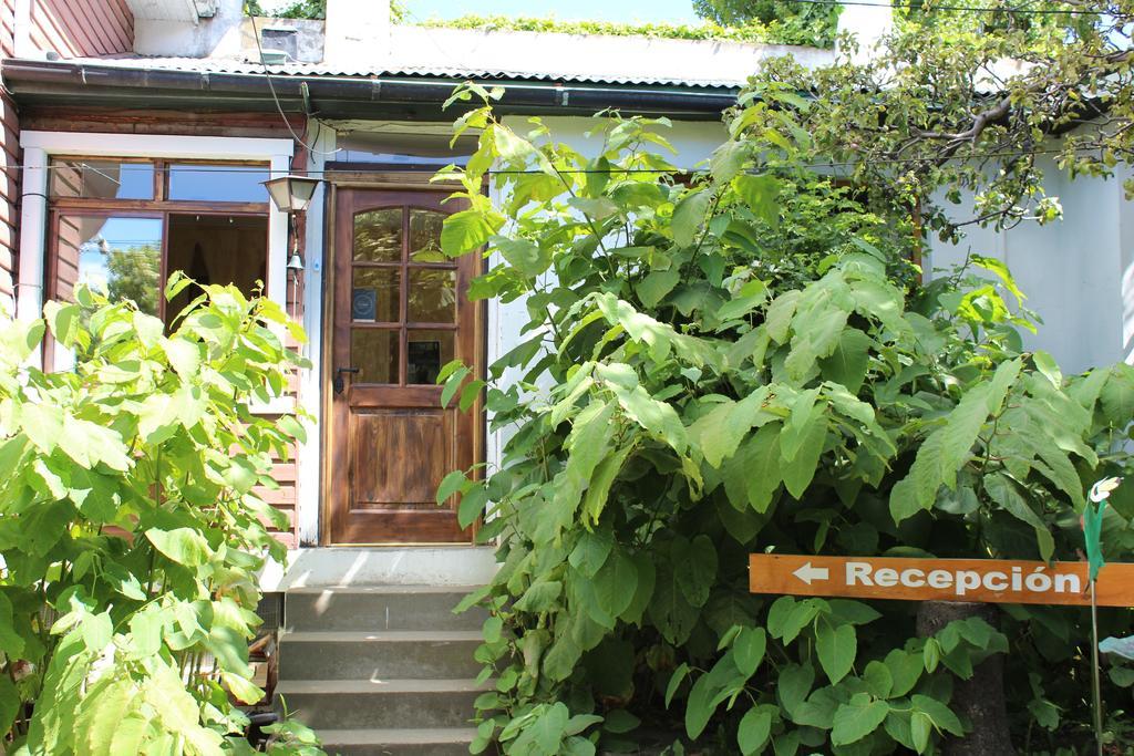 Hostal Y Cabanas Ainil Punta Arenas Exterior photo
