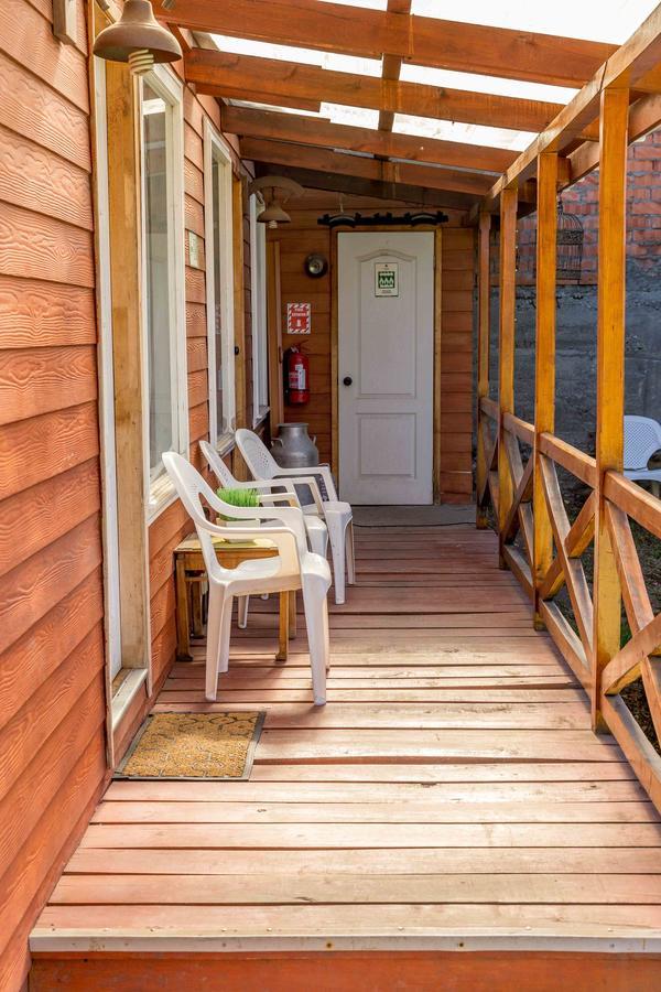 Hostal Y Cabanas Ainil Punta Arenas Exterior photo