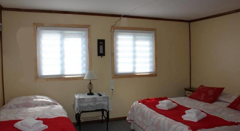 Hostal Y Cabanas Ainil Punta Arenas Exterior photo