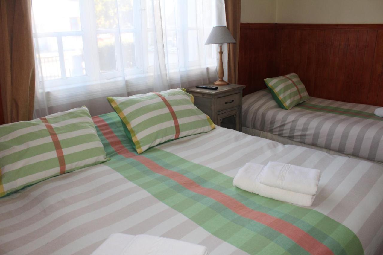 Hostal Y Cabanas Ainil Punta Arenas Exterior photo