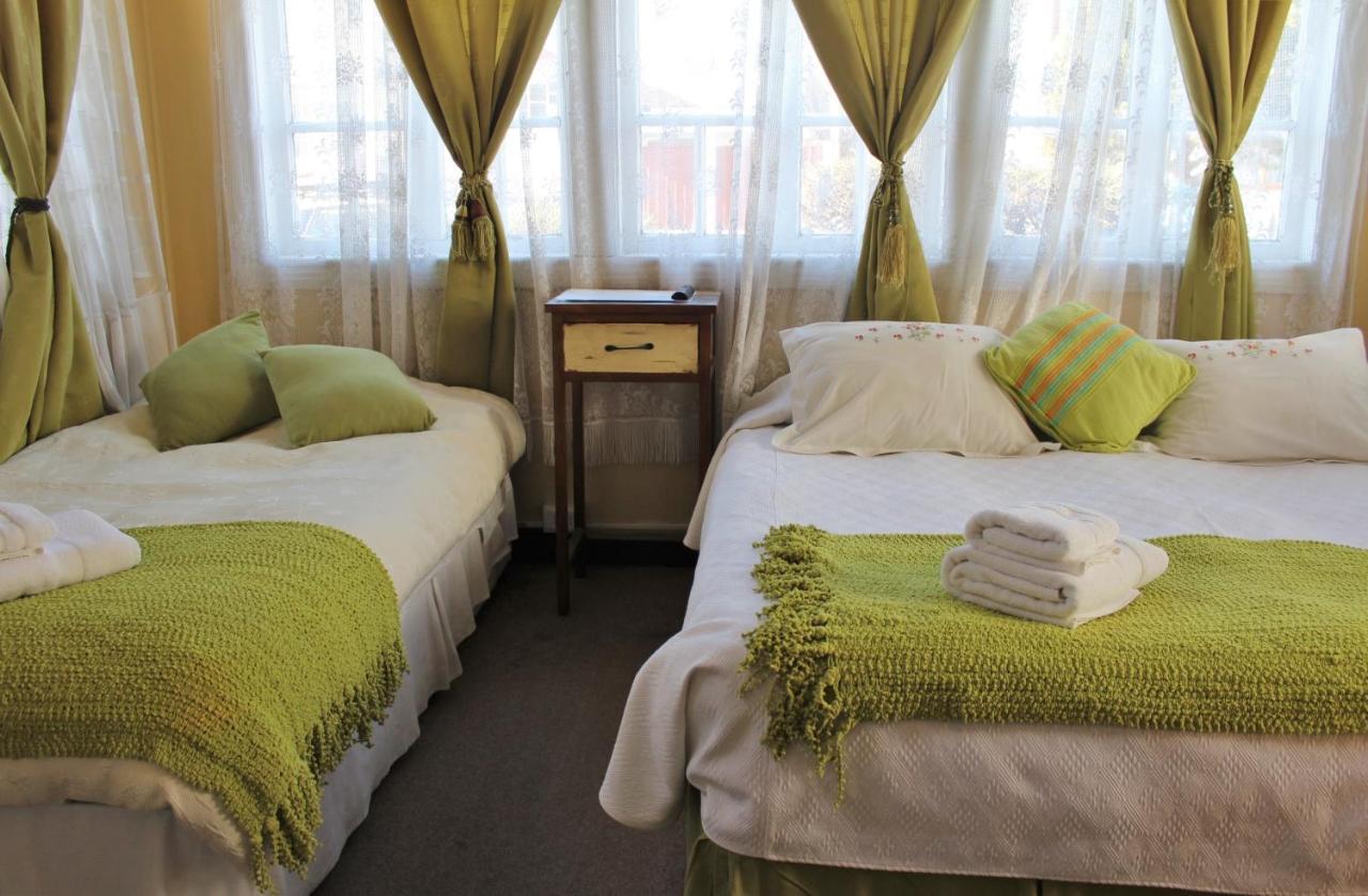 Hostal Y Cabanas Ainil Punta Arenas Exterior photo