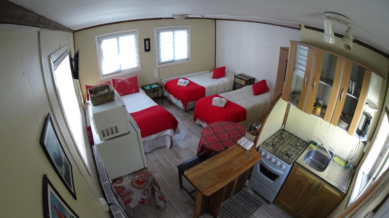 Hostal Y Cabanas Ainil Punta Arenas Exterior photo