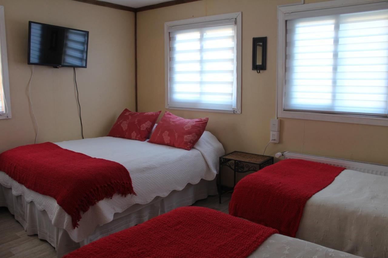 Hostal Y Cabanas Ainil Punta Arenas Exterior photo